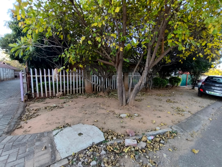 2 Bedroom Property for Sale in Geelhoutpark North West